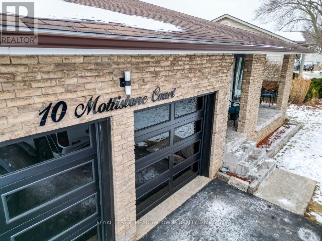 10 MOTTISTONE COURT, Brantford, Ontario