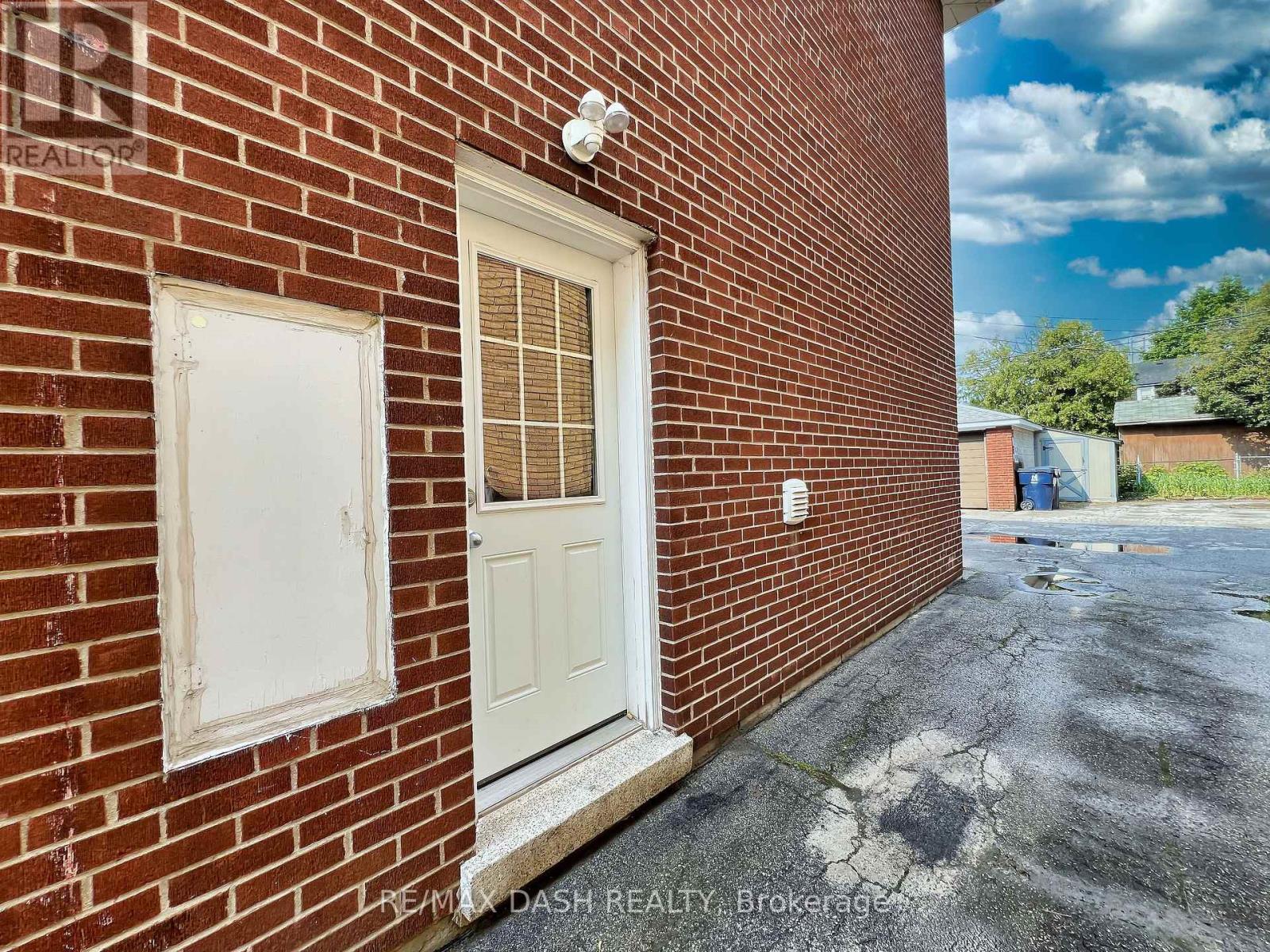 8 Nineteenth Street, Toronto (New Toronto), Ontario  M8V 3L3 - Photo 10 - W12034072