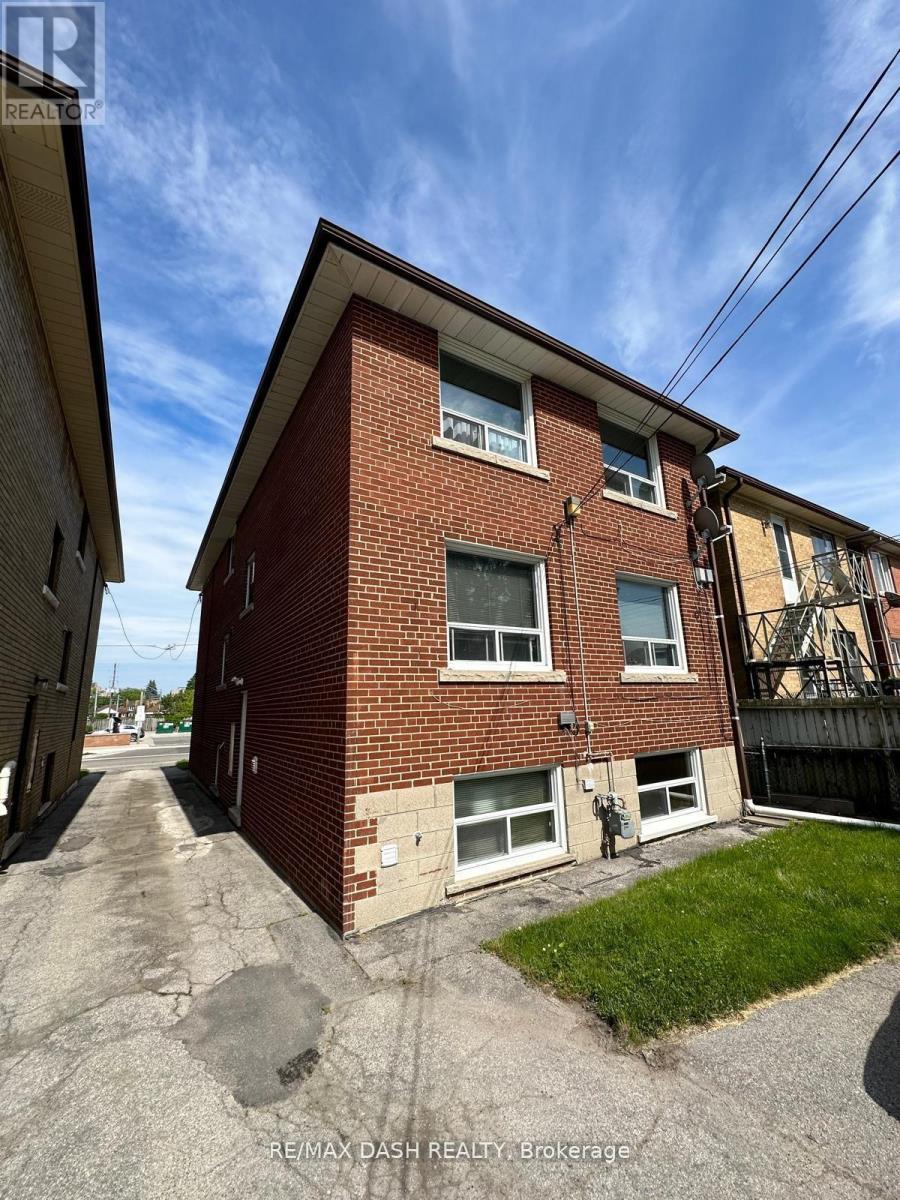8 Nineteenth Street, Toronto (New Toronto), Ontario  M8V 3L3 - Photo 11 - W12034072