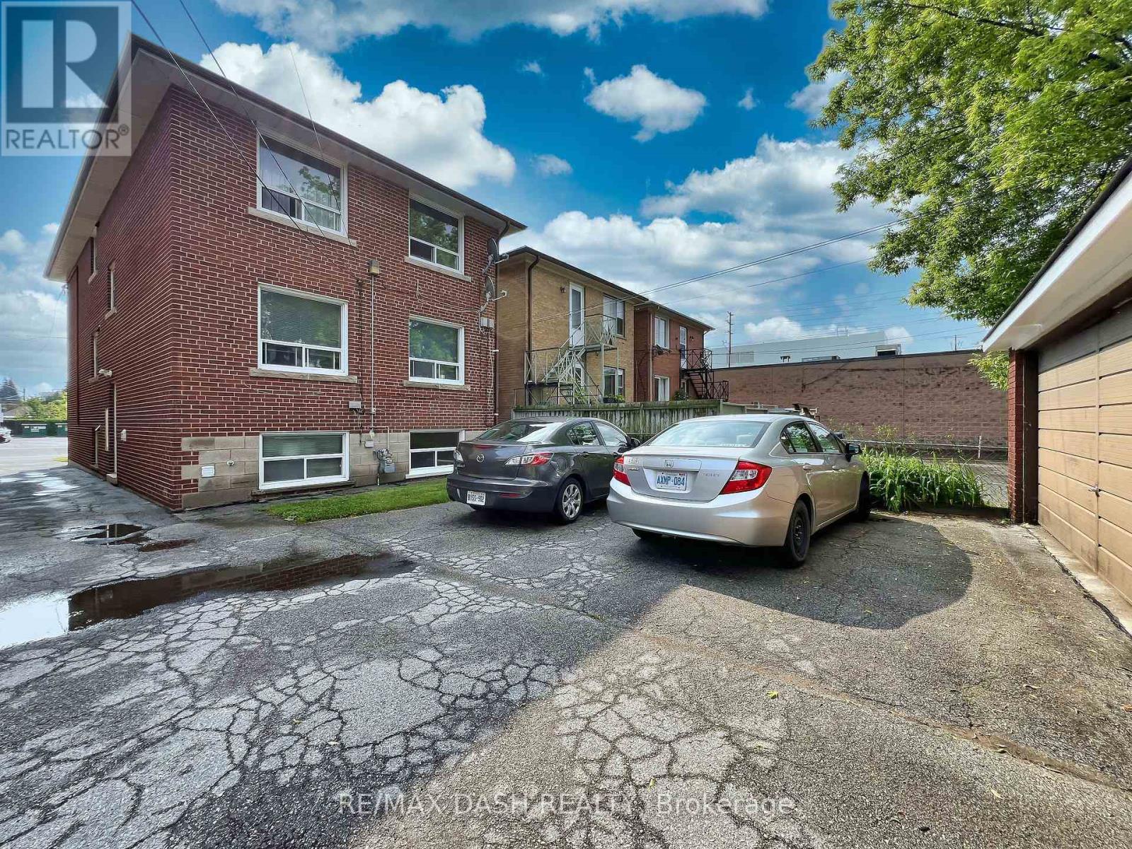 8 Nineteenth Street, Toronto (New Toronto), Ontario  M8V 3L3 - Photo 12 - W12034072