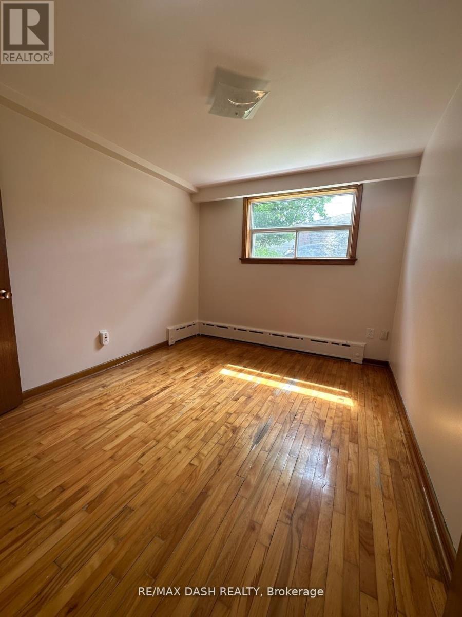8 Nineteenth Street, Toronto (New Toronto), Ontario  M8V 3L3 - Photo 6 - W12034072