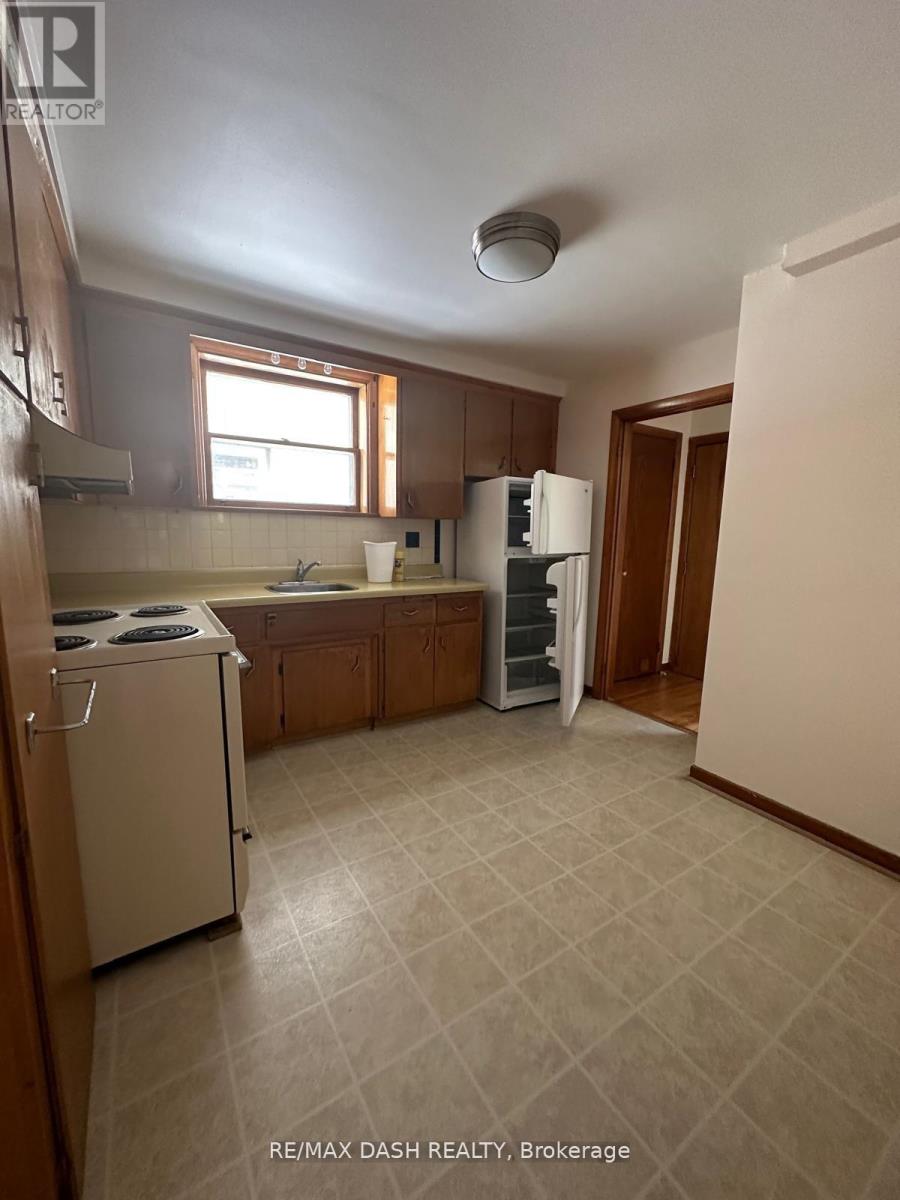 8 Nineteenth Street, Toronto (New Toronto), Ontario  M8V 3L3 - Photo 8 - W12034072