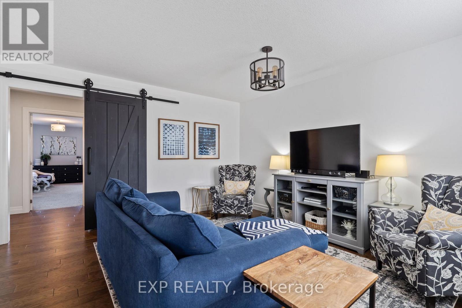Photo 17 of 50 for 2524 Holbrook Drive