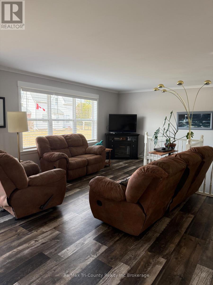 44 Oak Street, Bayham, Ontario  N0J 1Z0 - Photo 6 - X12034297