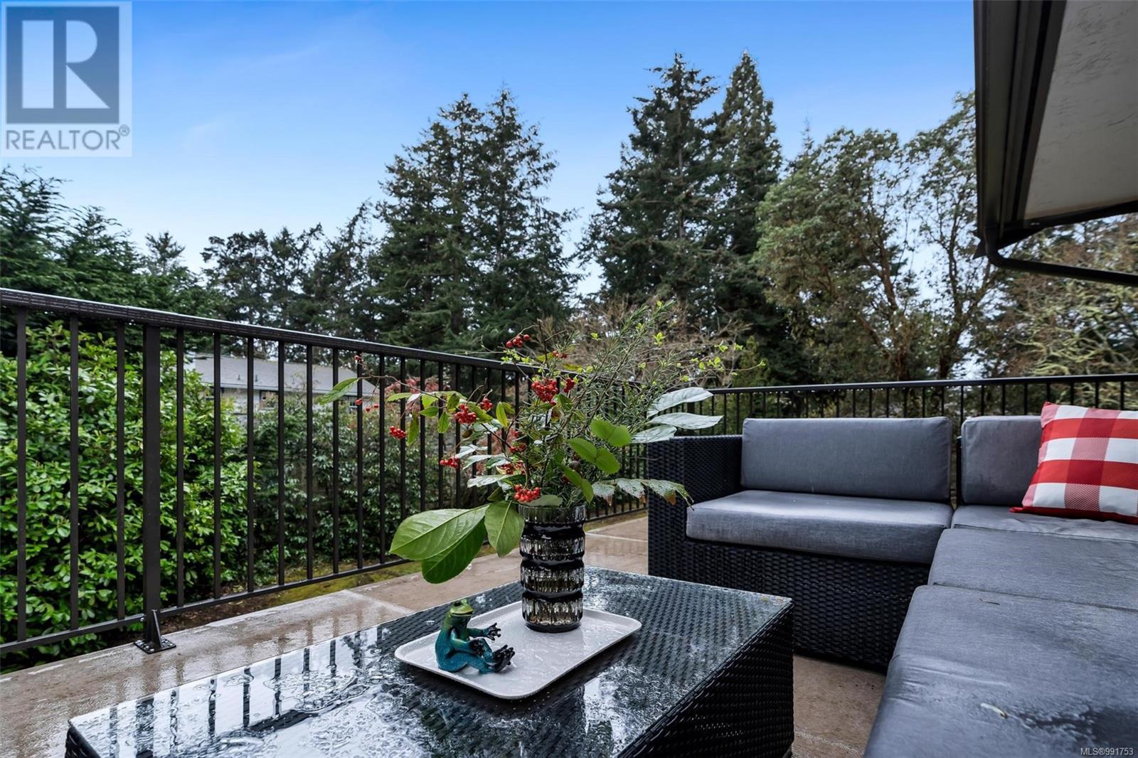 2901 Sea Point Dr, Saanich real estate listing 991753 for sale