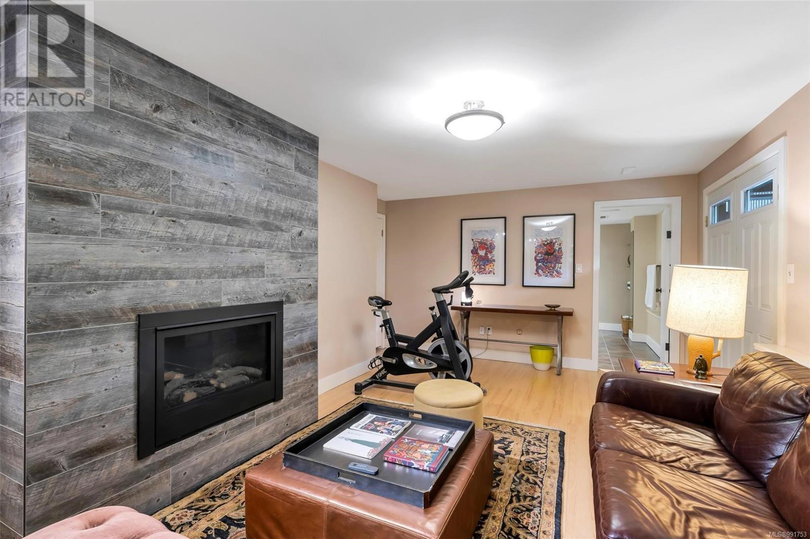 2901 Sea Point Dr, Saanich real estate listing 991753 for sale