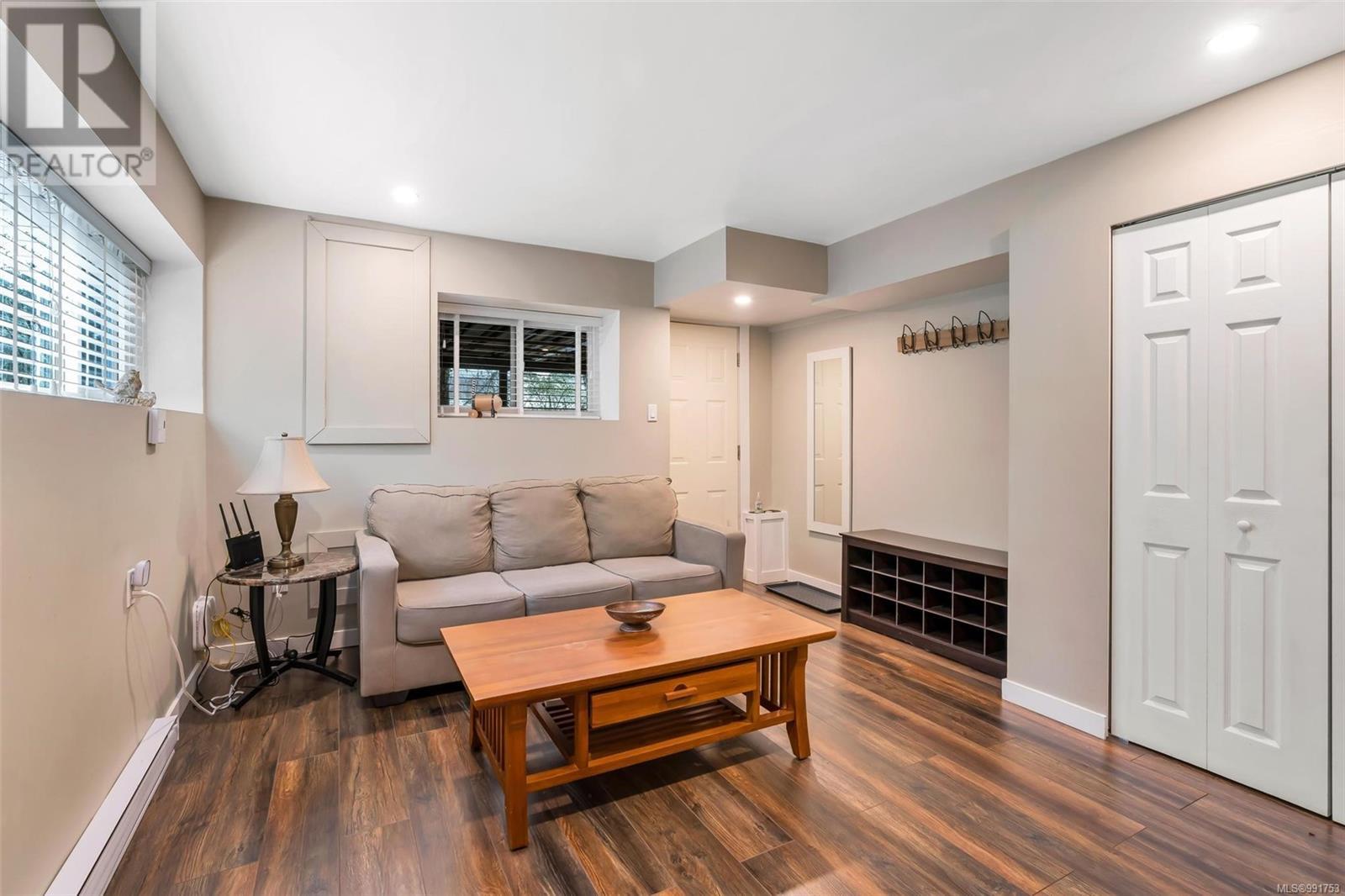 2901 Sea Point Dr, Saanich real estate listing 991753 for sale