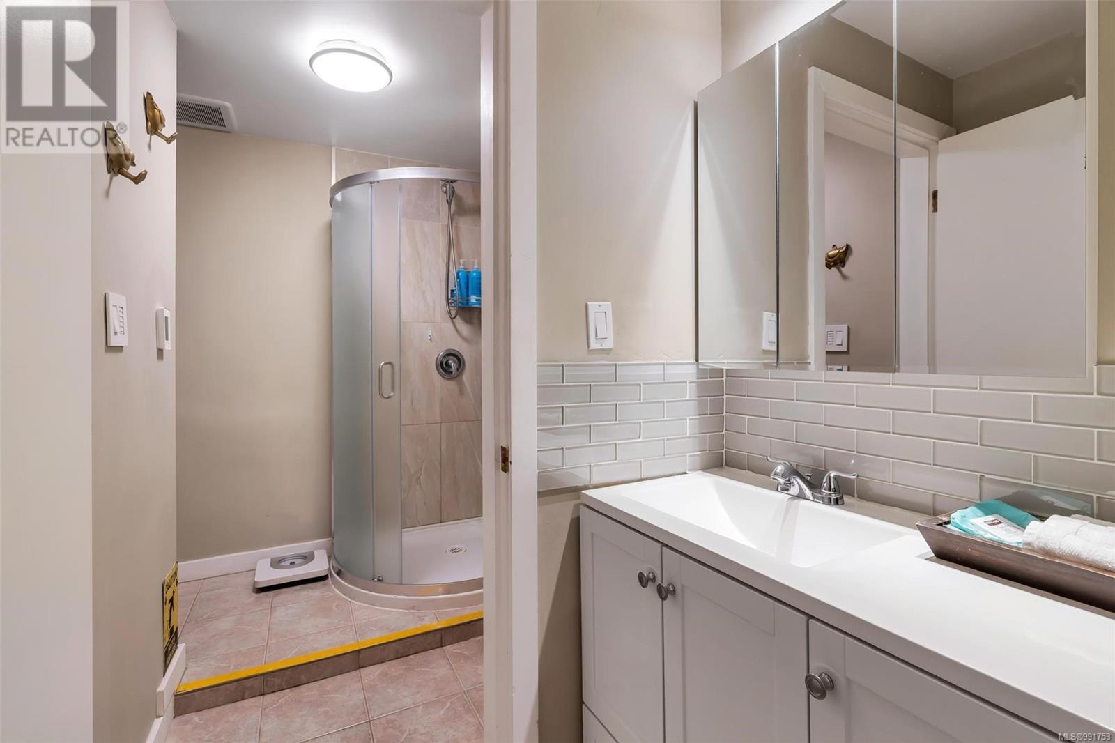 2901 Sea Point Dr, Saanich real estate listing 991753 for sale