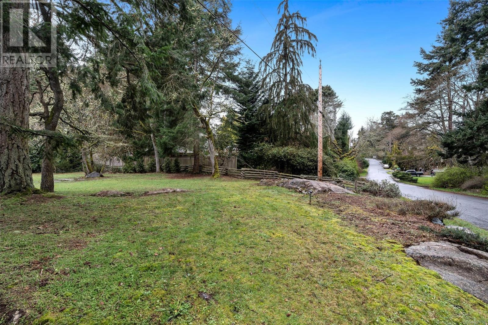 2901 Sea Point Dr, Saanich real estate listing 991753 for sale