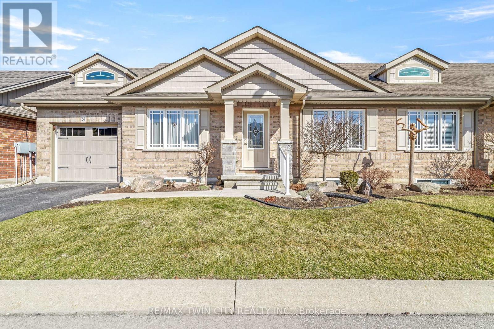 24 TRINITY LANE, Norfolk, Ontario