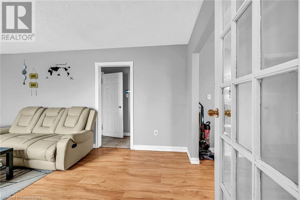 Property at 940 MOHAWK Road E image 5