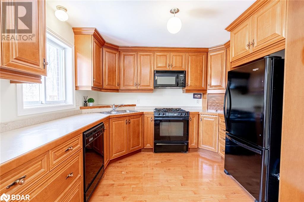 94 Crompton Drive, Barrie, Ontario  L4M 6P1 - Photo 4 - 40708750