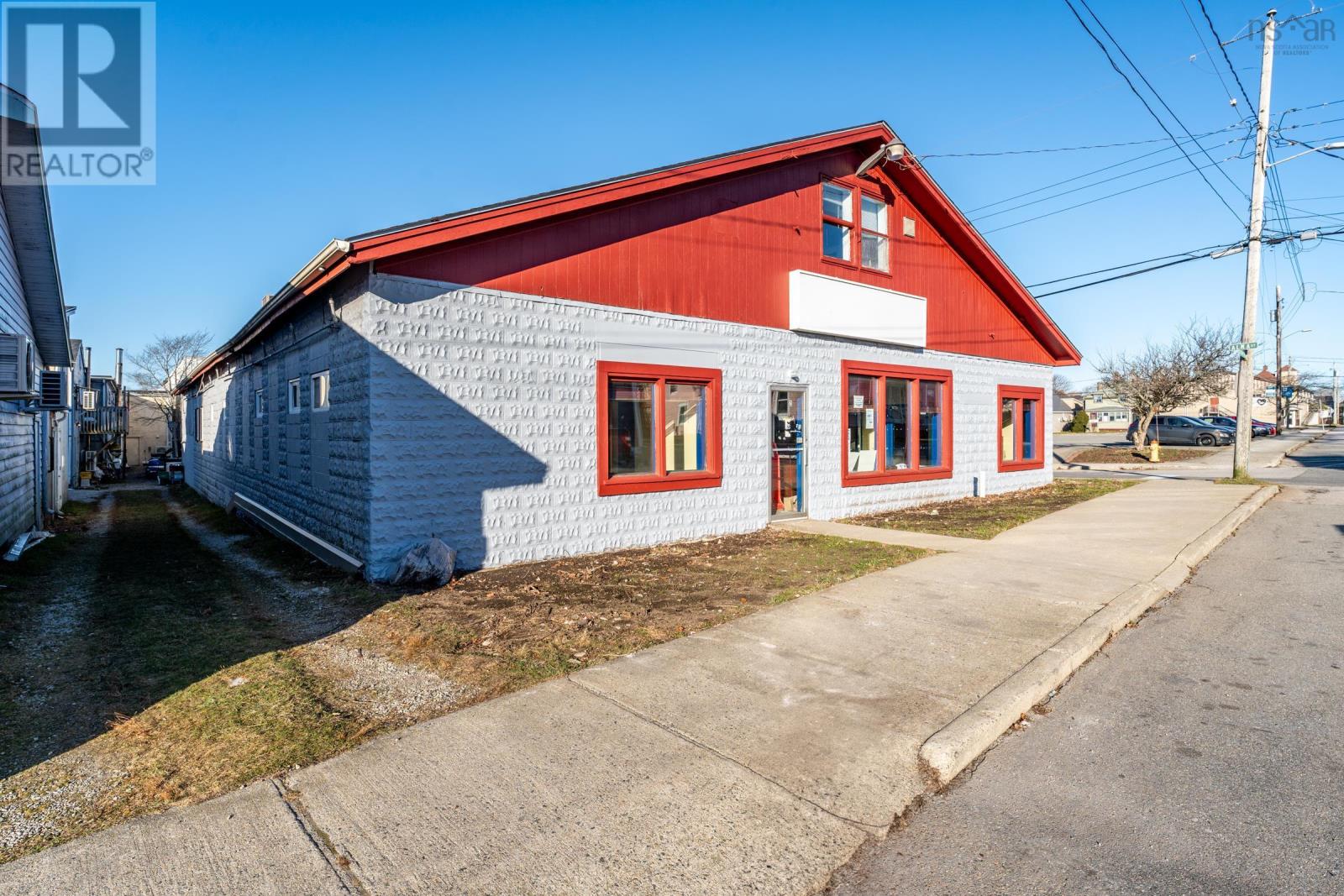 2 Second & Alma Street, Yarmouth, Nova Scotia  B5A 1T2 - Photo 2 - 202505516