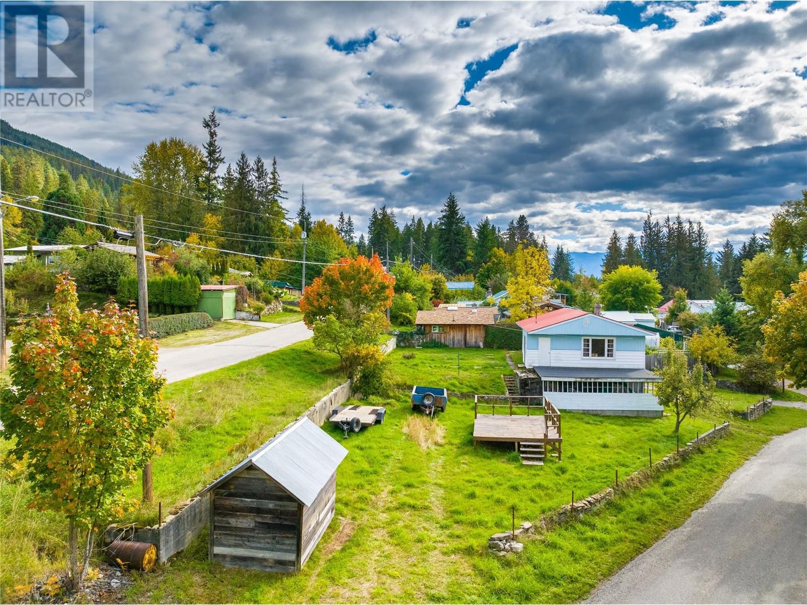 1537 RUSSEL Avenue, Riondel, British Columbia