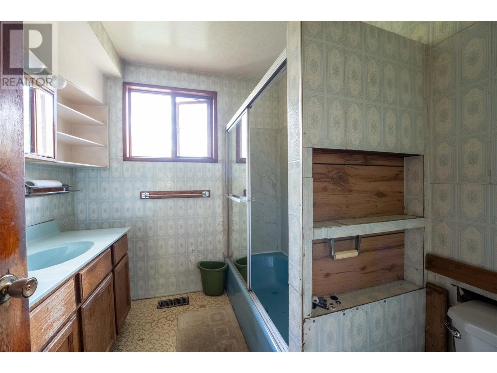 1537 Russel Avenue, Riondel, British Columbia  V0B 2B0 - Photo 11 - 10340061