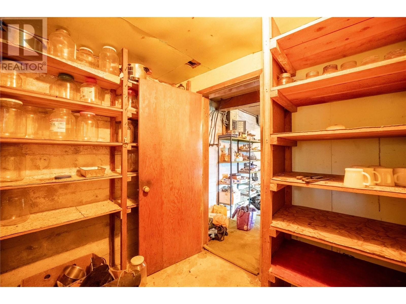 1537 Russel Avenue, Riondel, British Columbia  V0B 2B0 - Photo 19 - 10340061