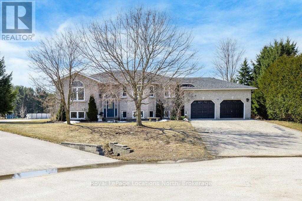 42 Club Court, Wasaga Beach, Ontario  L9Z 1M4 - Photo 1 - S12034538