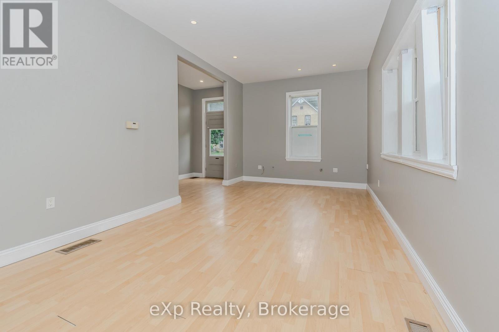 12 Fleet Street, Brantford, Ontario  N3T 3S7 - Photo 11 - X12034490