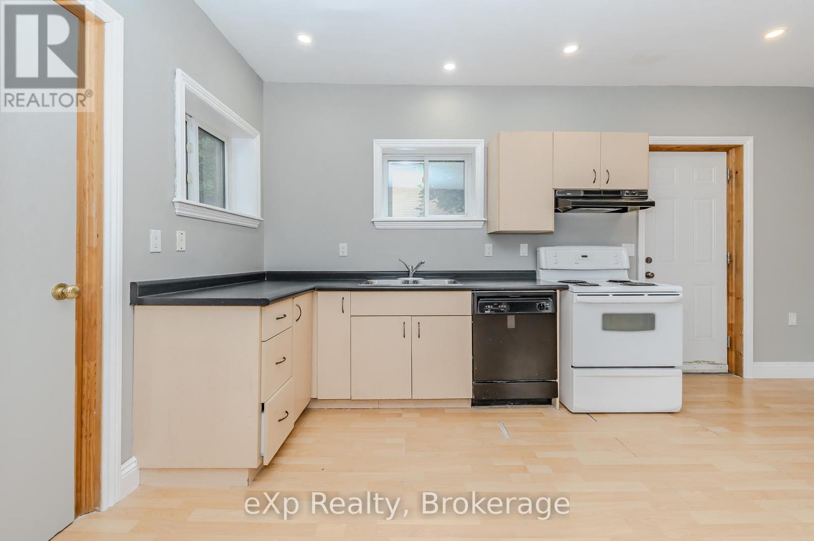 12 Fleet Street, Brantford, Ontario  N3T 3S7 - Photo 20 - X12034490
