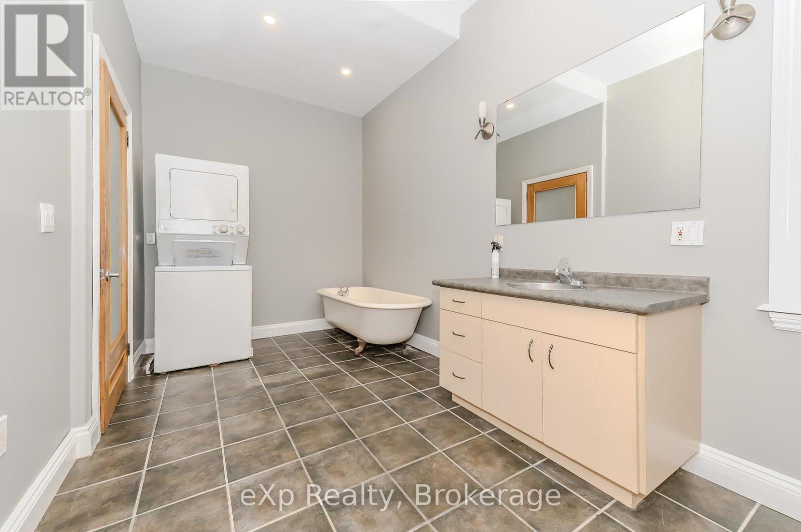 12 Fleet Street, Brantford, Ontario  N3T 3S7 - Photo 27 - X12034490