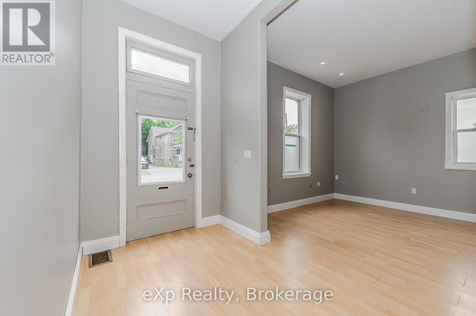 12 Fleet Street, Brantford, Ontario  N3T 3S7 - Photo 9 - X12034490