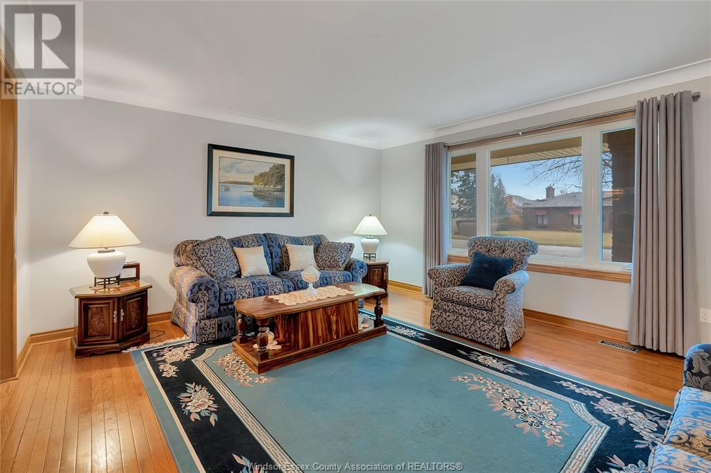 Property at 561 DORSET PARK image 5