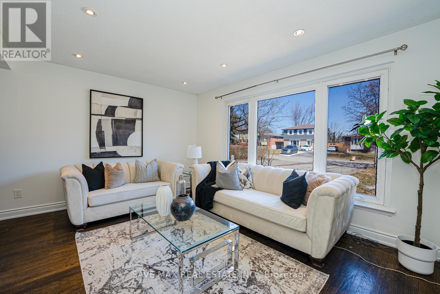 Property at 24 EVESHAM CRESCENT image 2