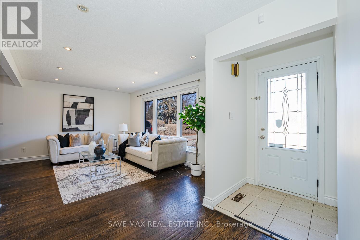 Property at 24 EVESHAM CRESCENT image 4