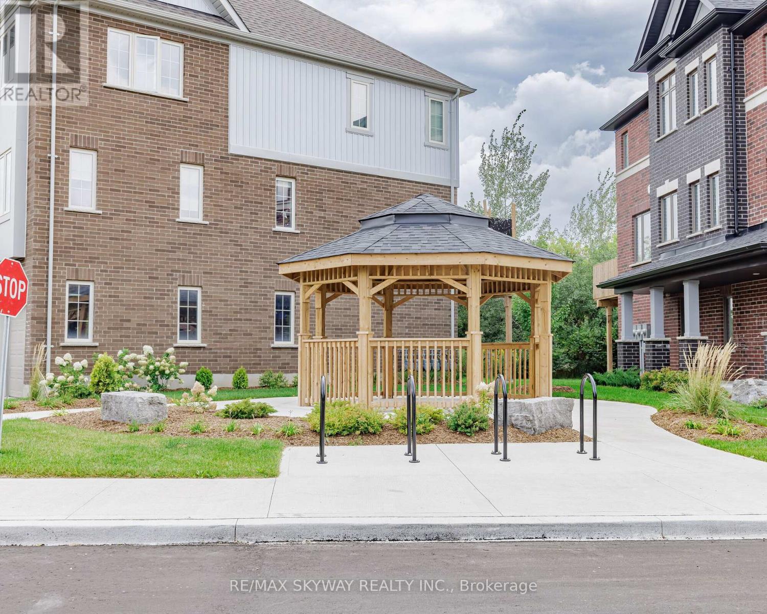 5 - 311 Woolwich Street, Waterloo, Ontario  N2K 0H4 - Photo 3 - X12034446