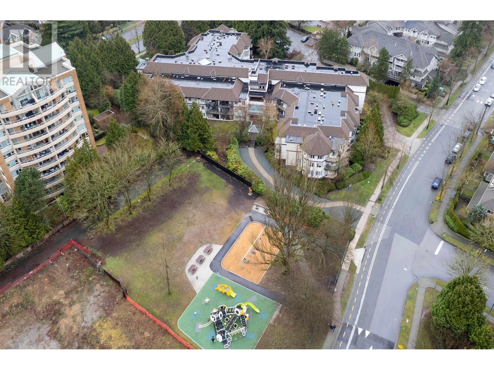 Listing Picture 22 of 23 : 301 7139 18 AVENUE, Burnaby / 本拿比 - 魯藝地產 Yvonne Lu Group - MLS Medallion Club Member