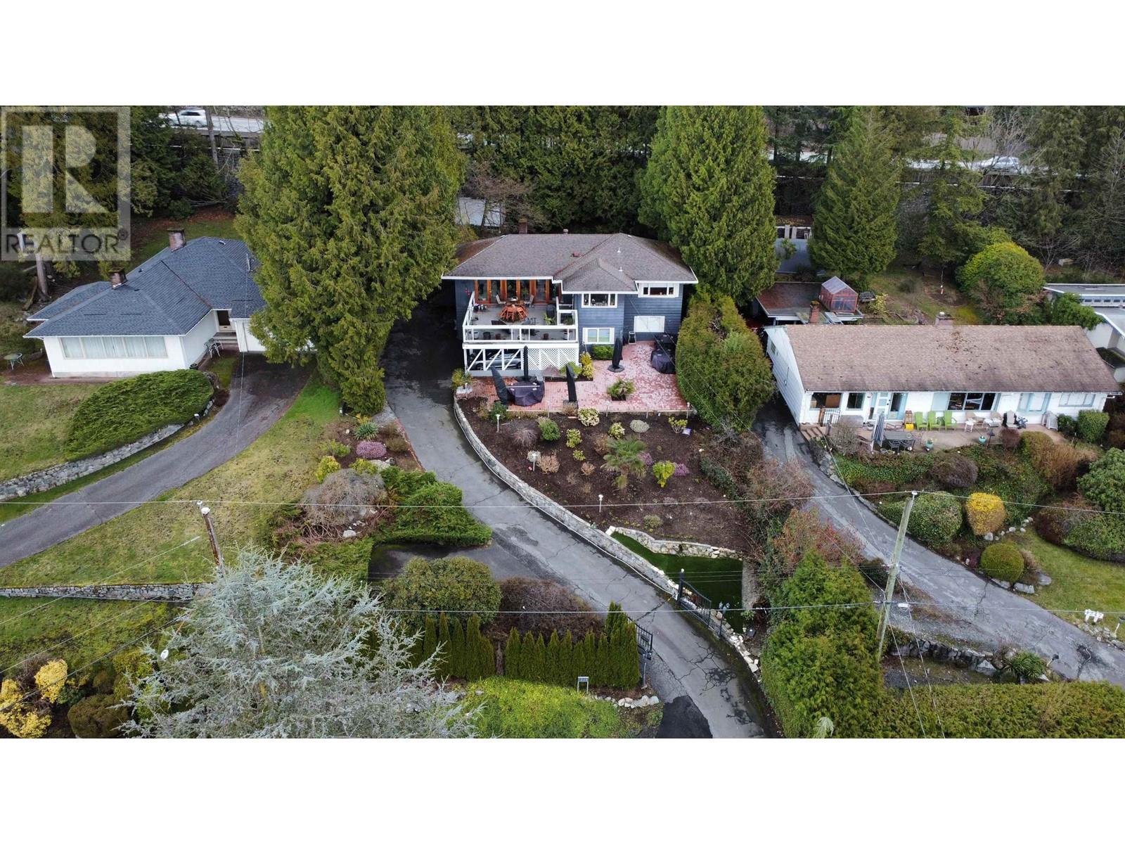 1249 Nepal Crescent, West Vancouver, British Columbia  V7T 2H4 - Photo 2 - R2980665