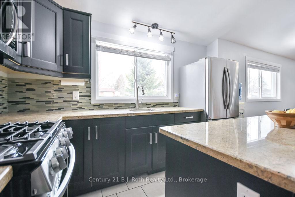 19 Lakeview Drive, Oro-Medonte, Ontario  L3V 0R3 - Photo 10 - S12034633