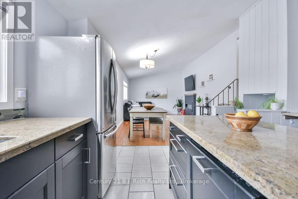 19 Lakeview Drive, Oro-Medonte, Ontario  L3V 0R3 - Photo 11 - S12034633
