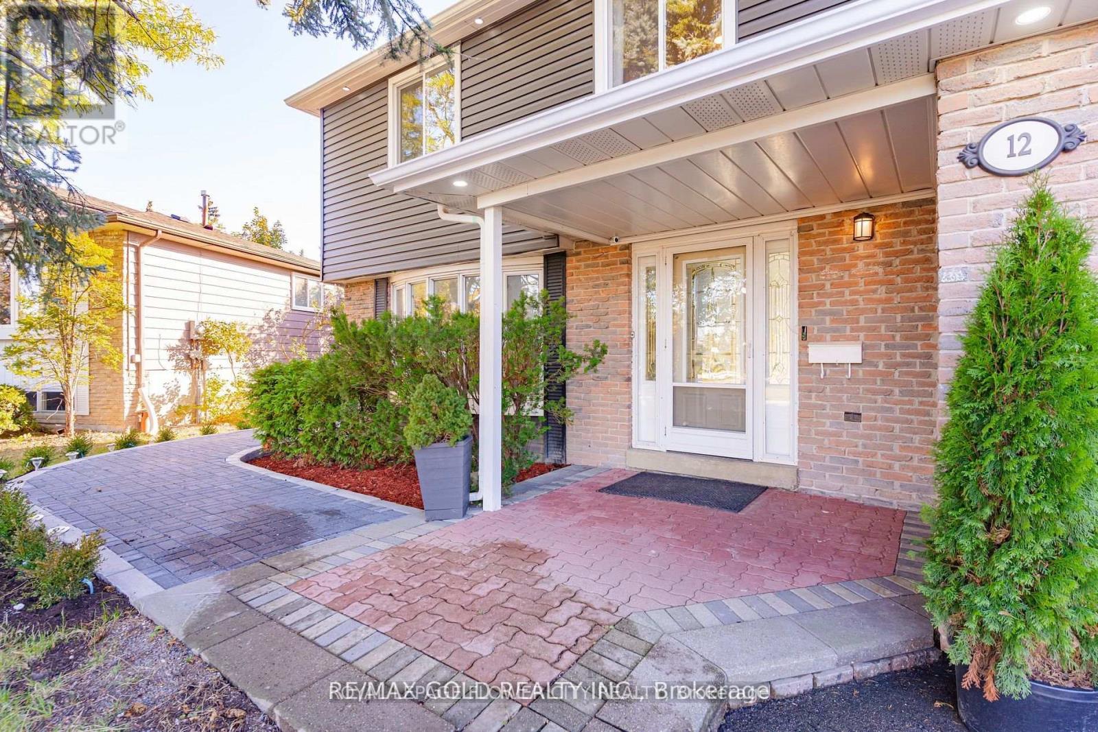 Main Floor - 12 Gondola Crescent, Brampton, Ontario  L6S 1W6 - Photo 1 - W12013574