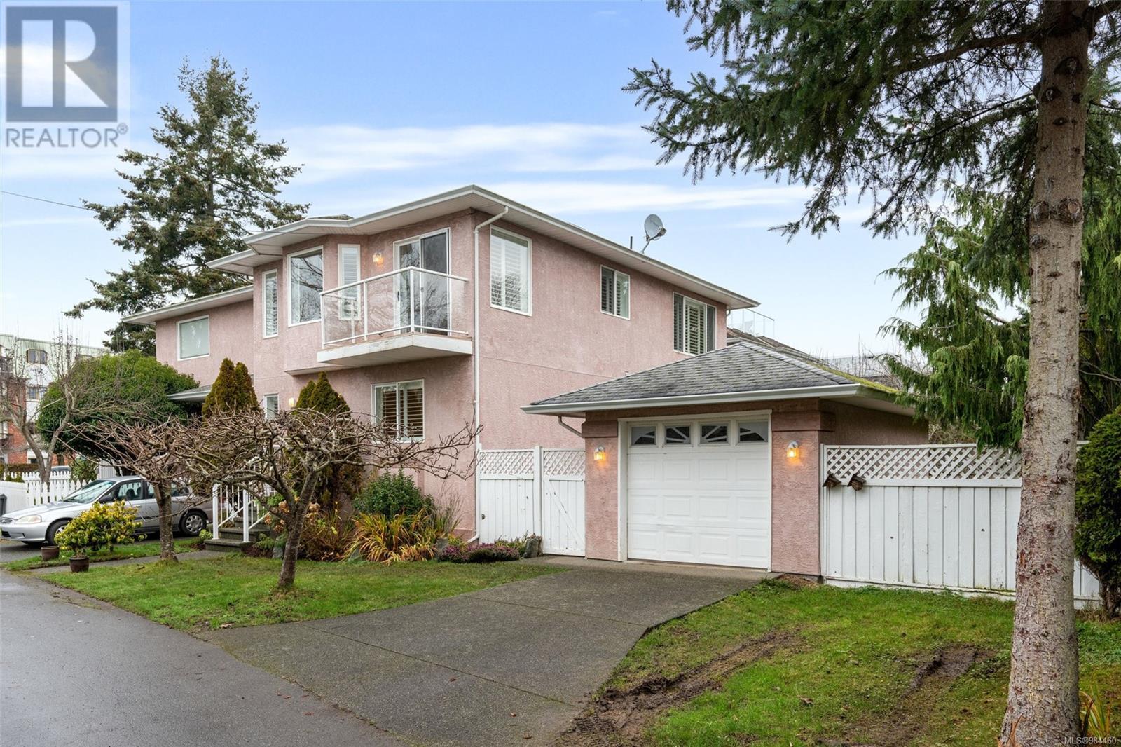Property at 17 Dock St image 2