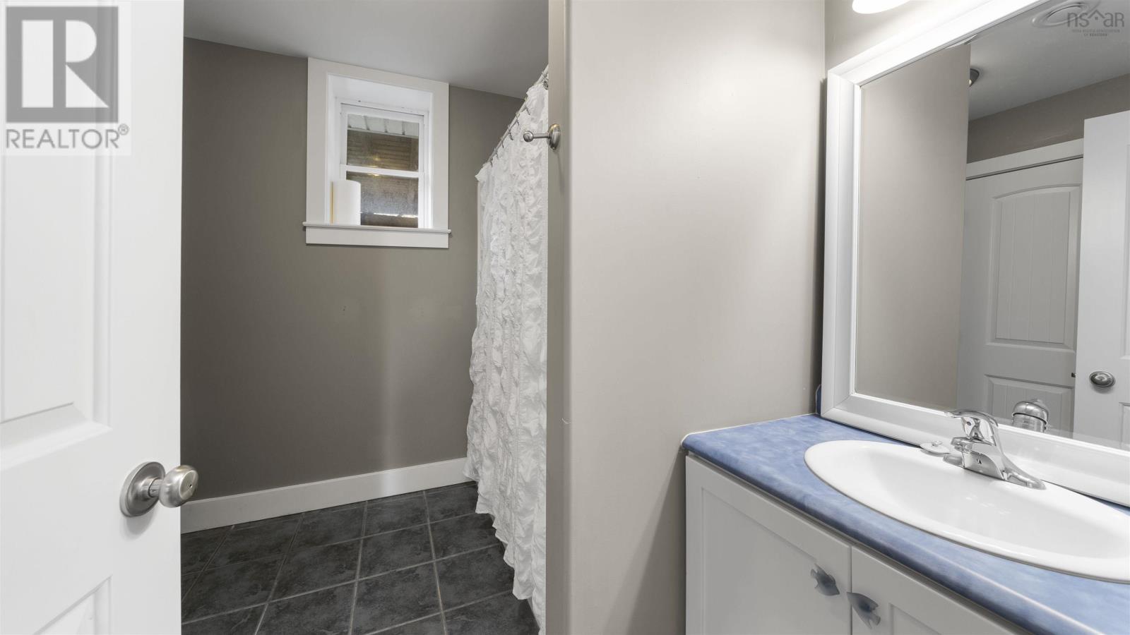 824 Basinview Drive, Bedford, Nova Scotia  B4A 3N4 - Photo 34 - 202505529