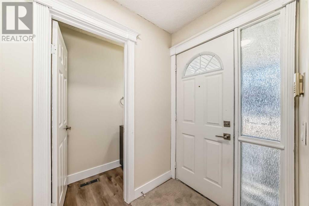 Property at 312 Georgian Villas NE image 3