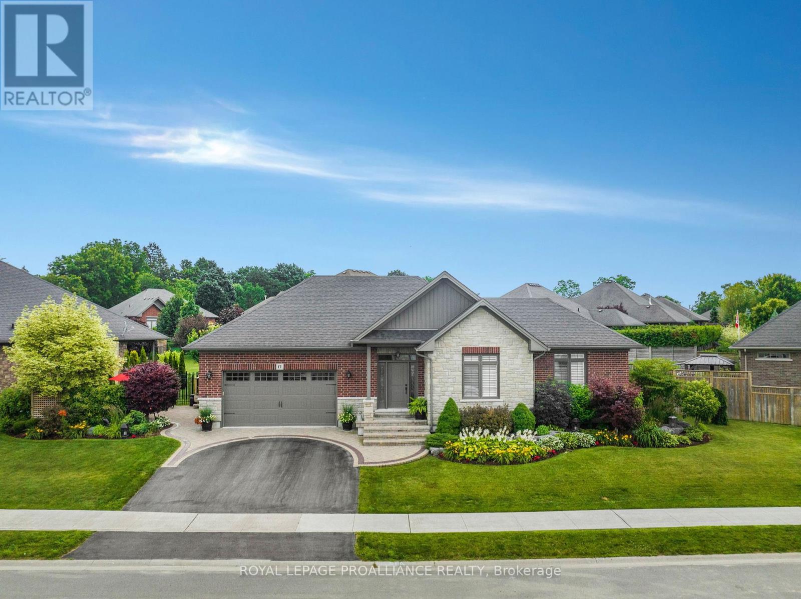 Property at 17 ROSSLYN DRIVE image 1