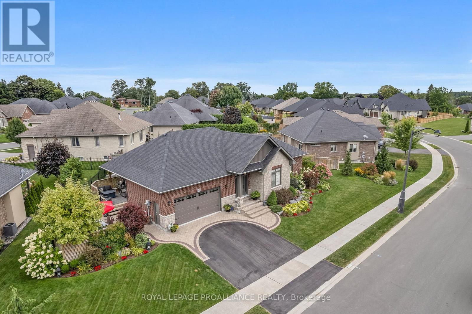 Property at 17 ROSSLYN DRIVE image 4