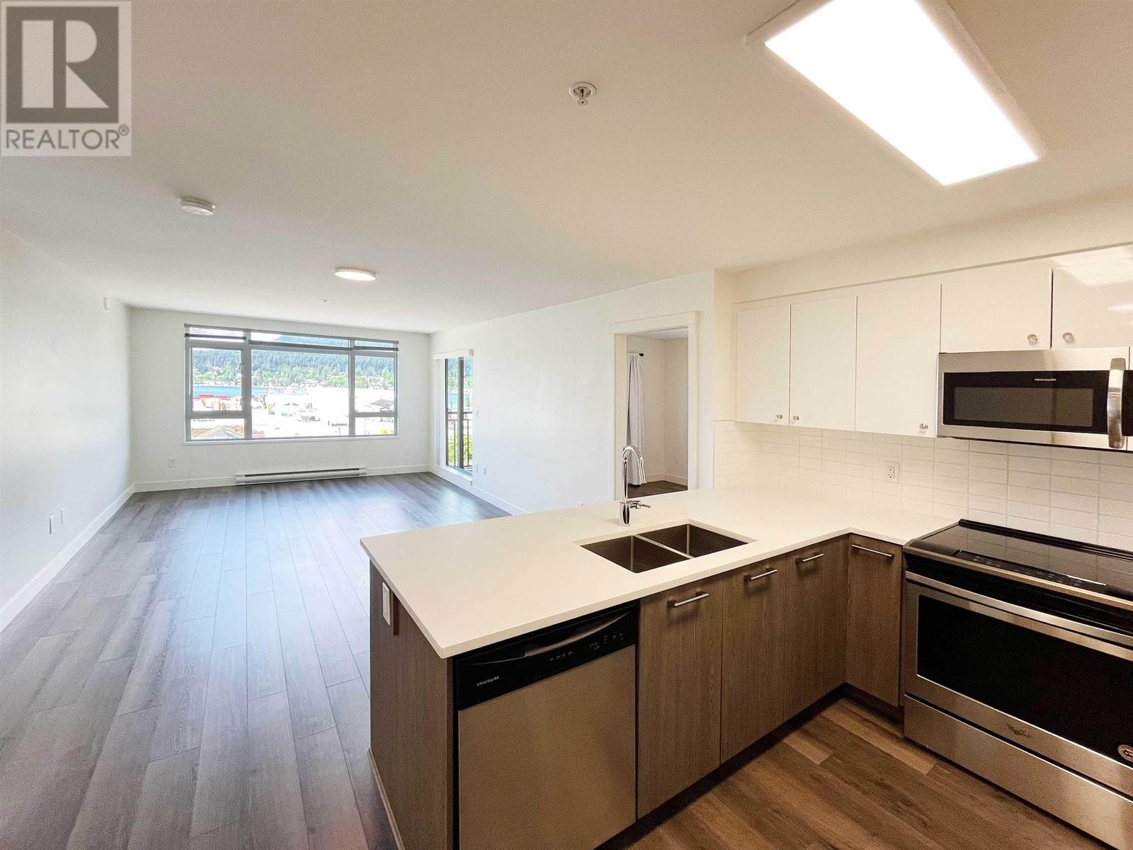 411 2525 CLARKE STREET, port moody, British Columbia