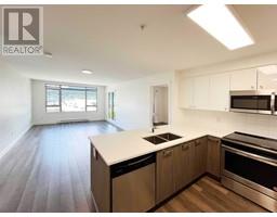 411 2525 CLARKE STREET, Port Moody, British Columbia
