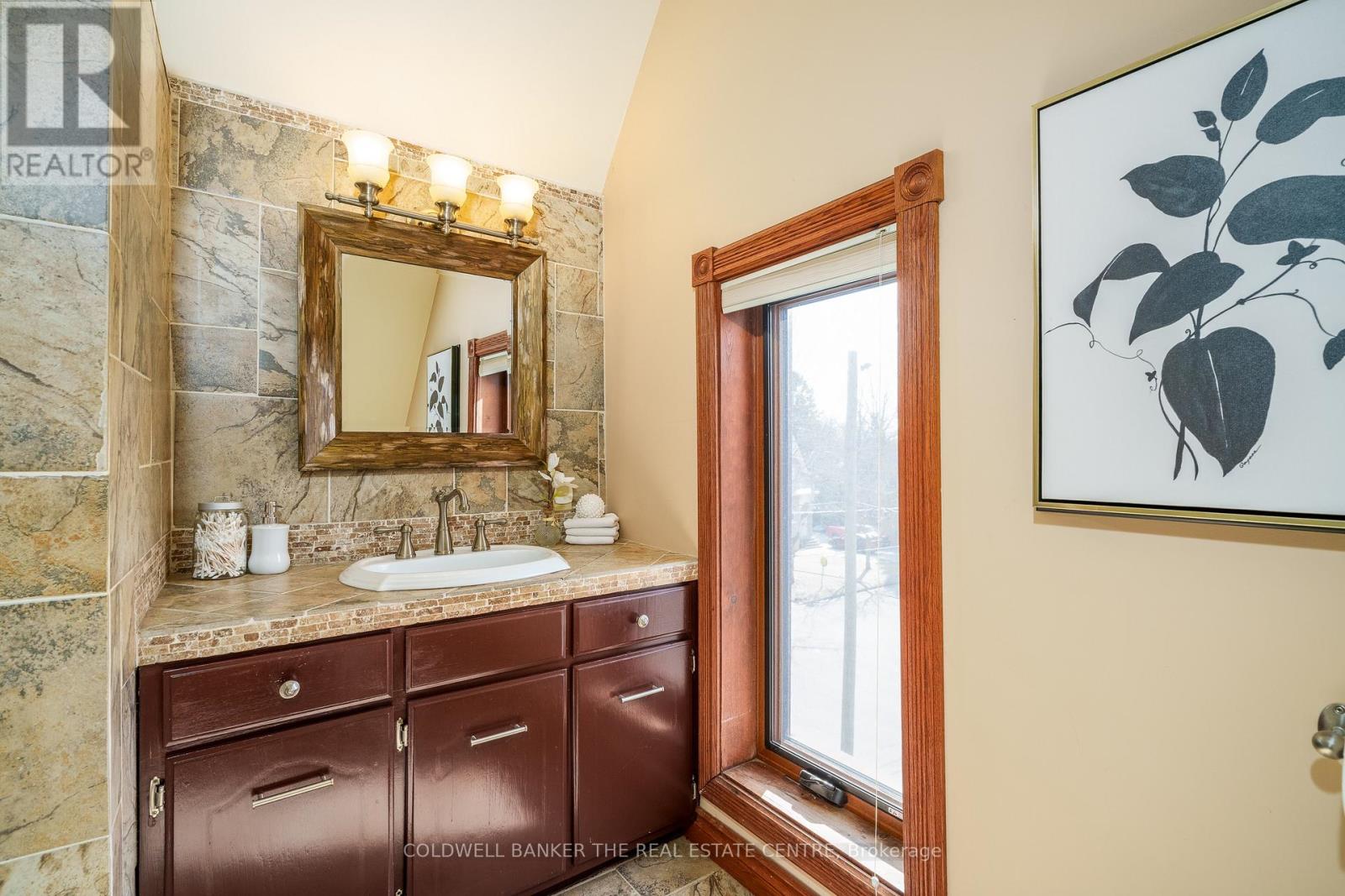 102 Wellington Street E, New Tecumseth, Ontario  L9R 1G7 - Photo 23 - N12034779