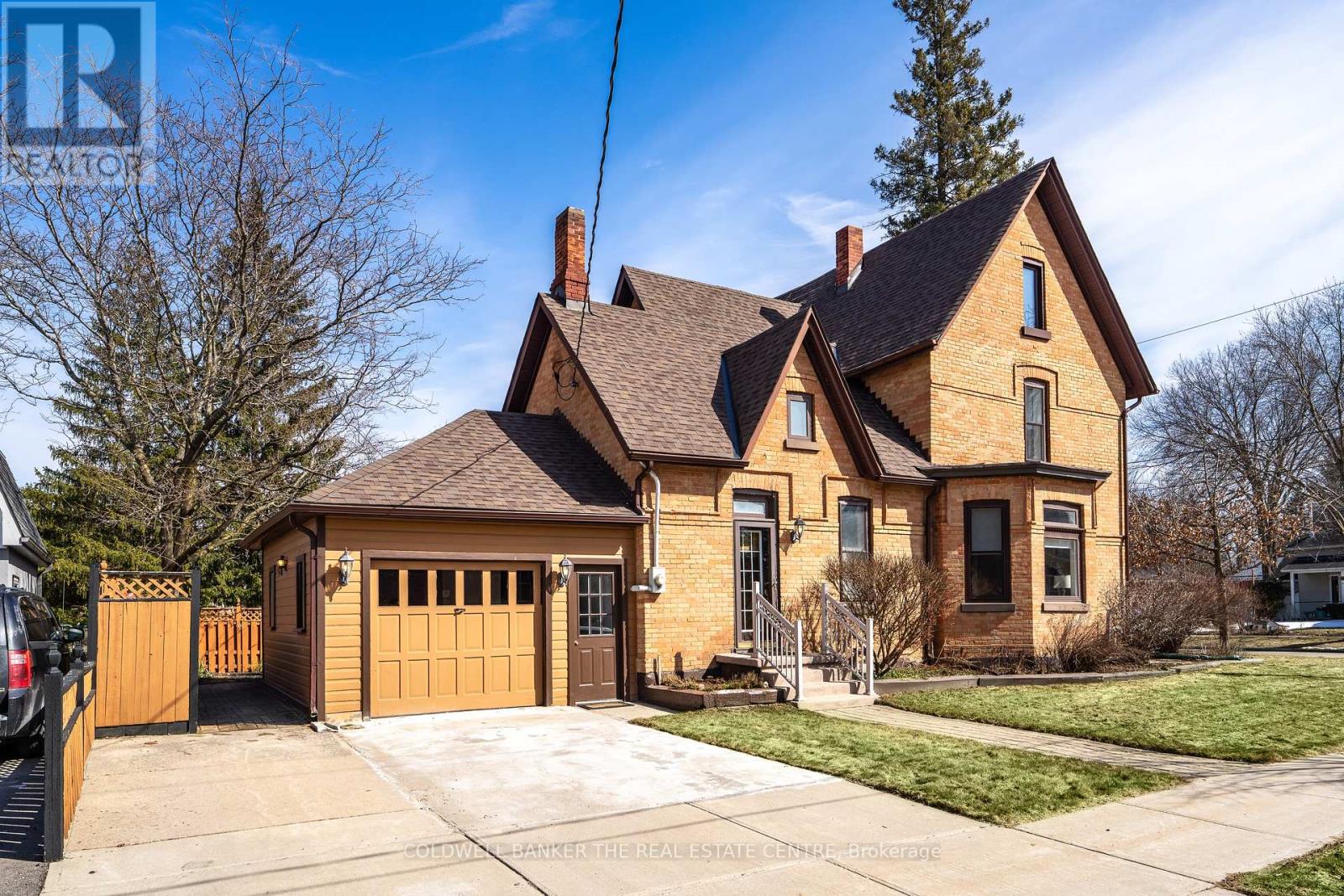 Property at 102 WELLINGTON STREET E image 3