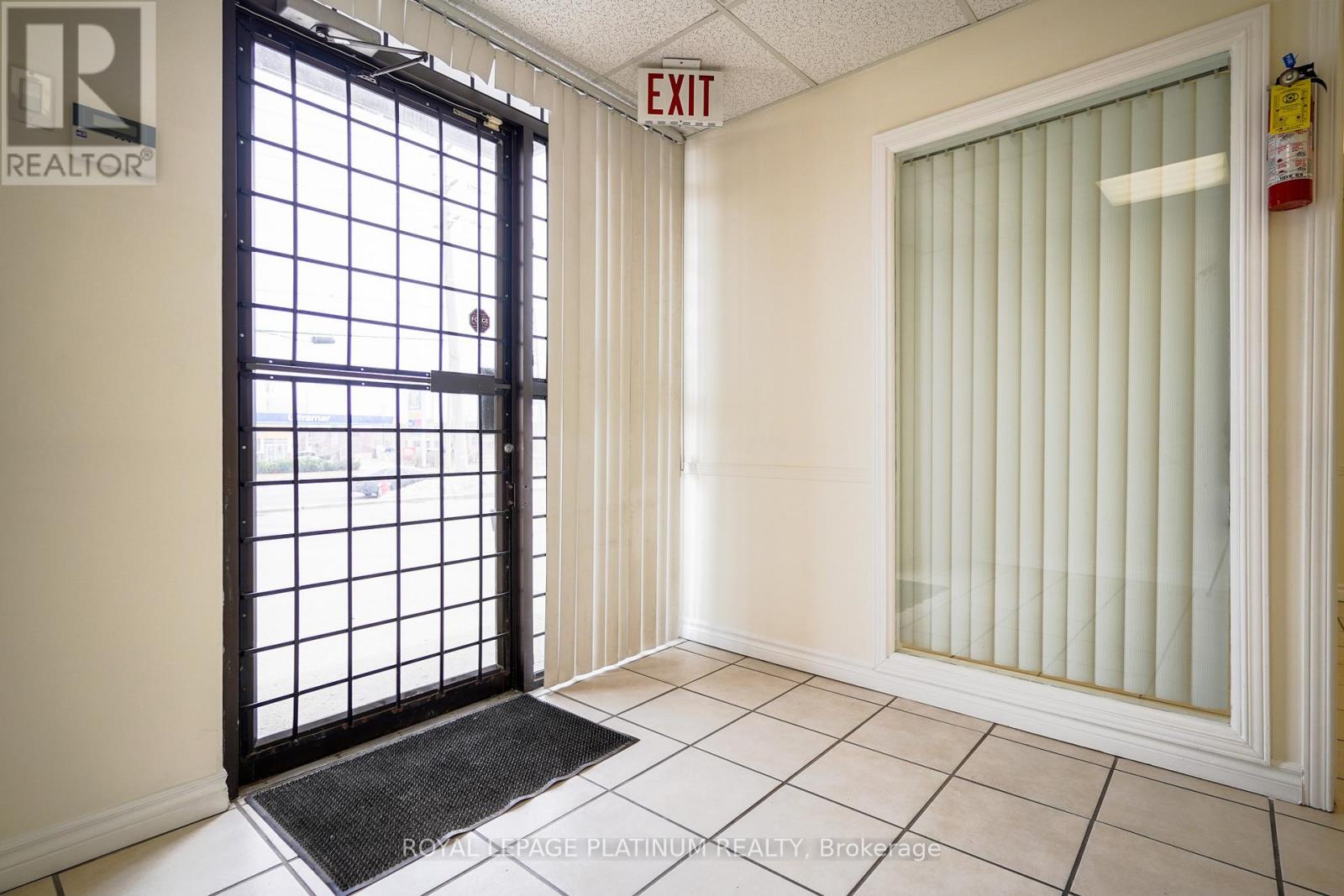 36 - 6033 Shawson Drive, Mississauga, Ontario  L5T 1H8 - Photo 2 - W12034683