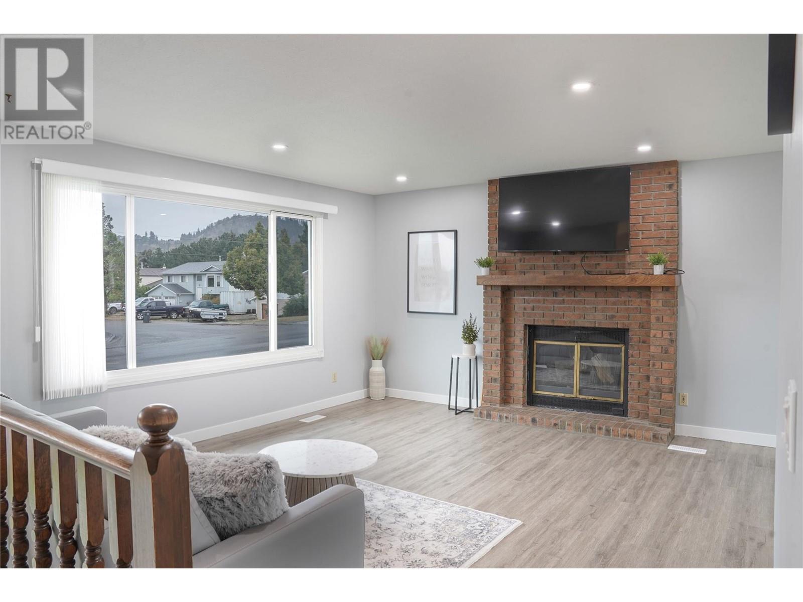 Property at 305 Ziprick Road image 2