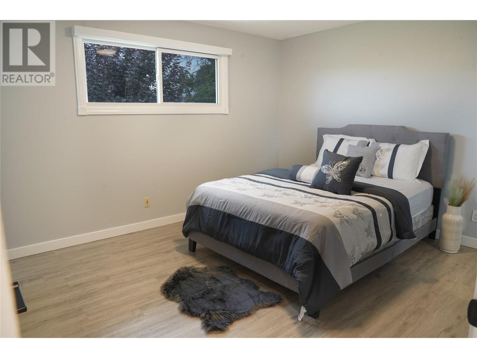 Property at 305 Ziprick Road image 4