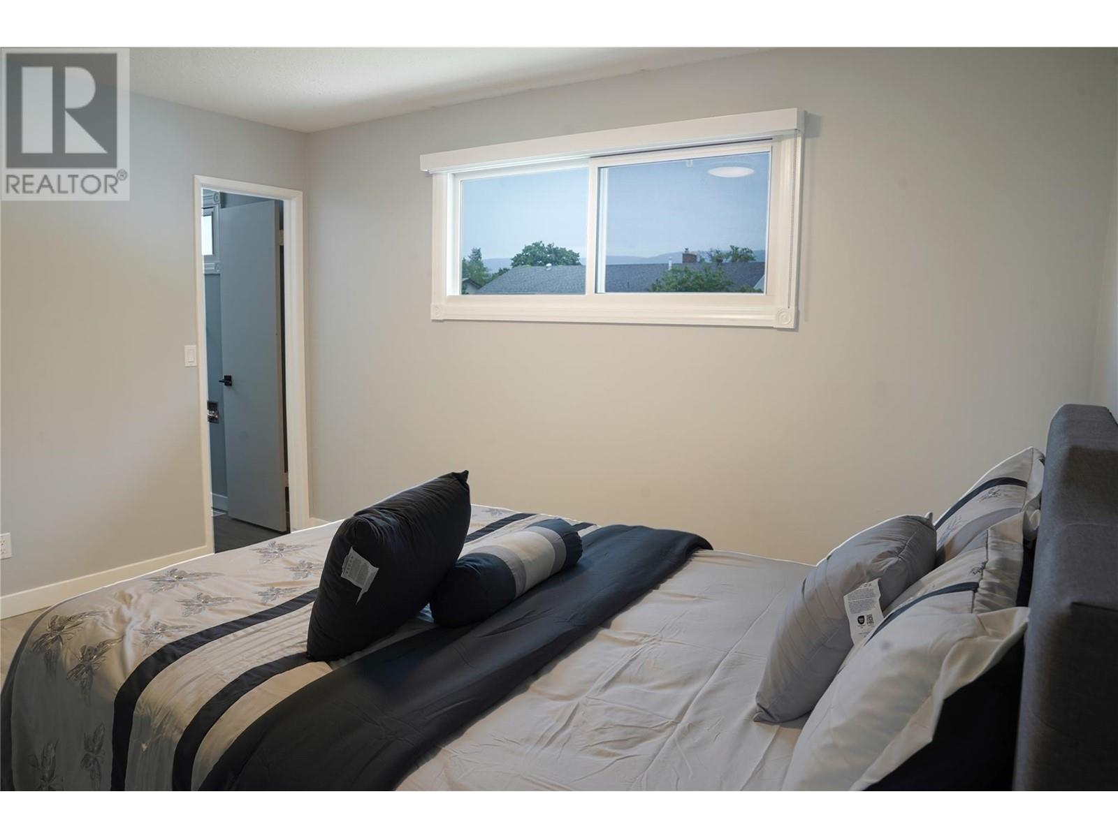Property at 305 Ziprick Road image 5