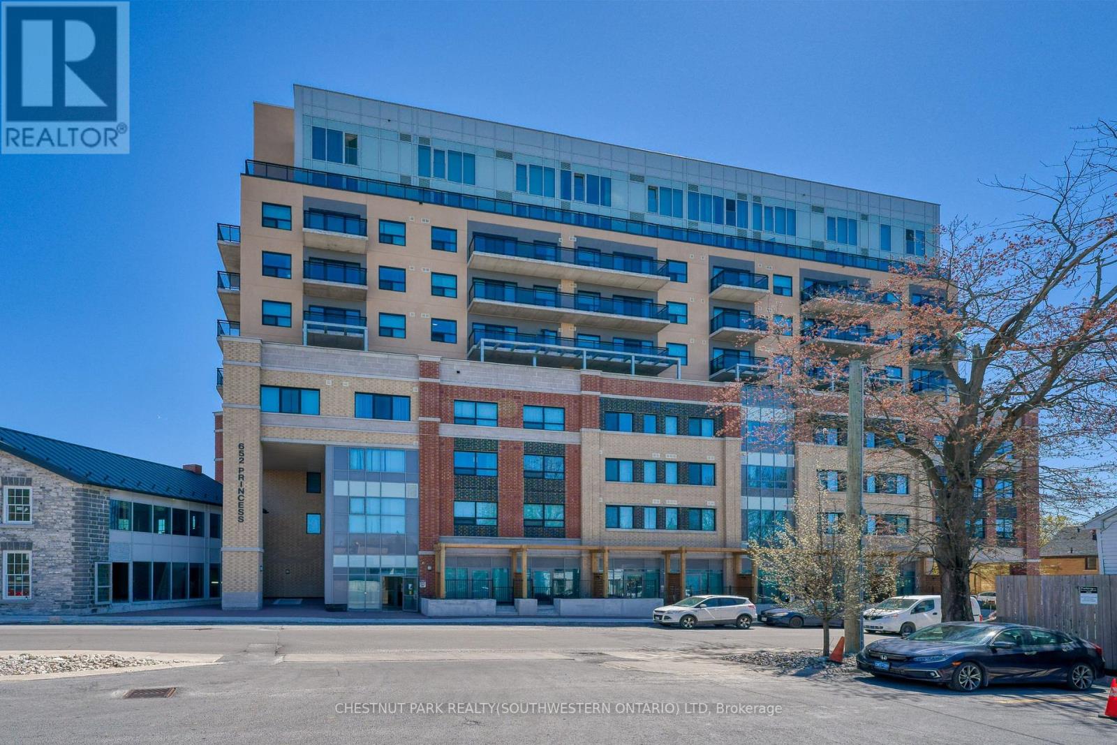 Property at 925 - 652 PRINCESS STREET image 2