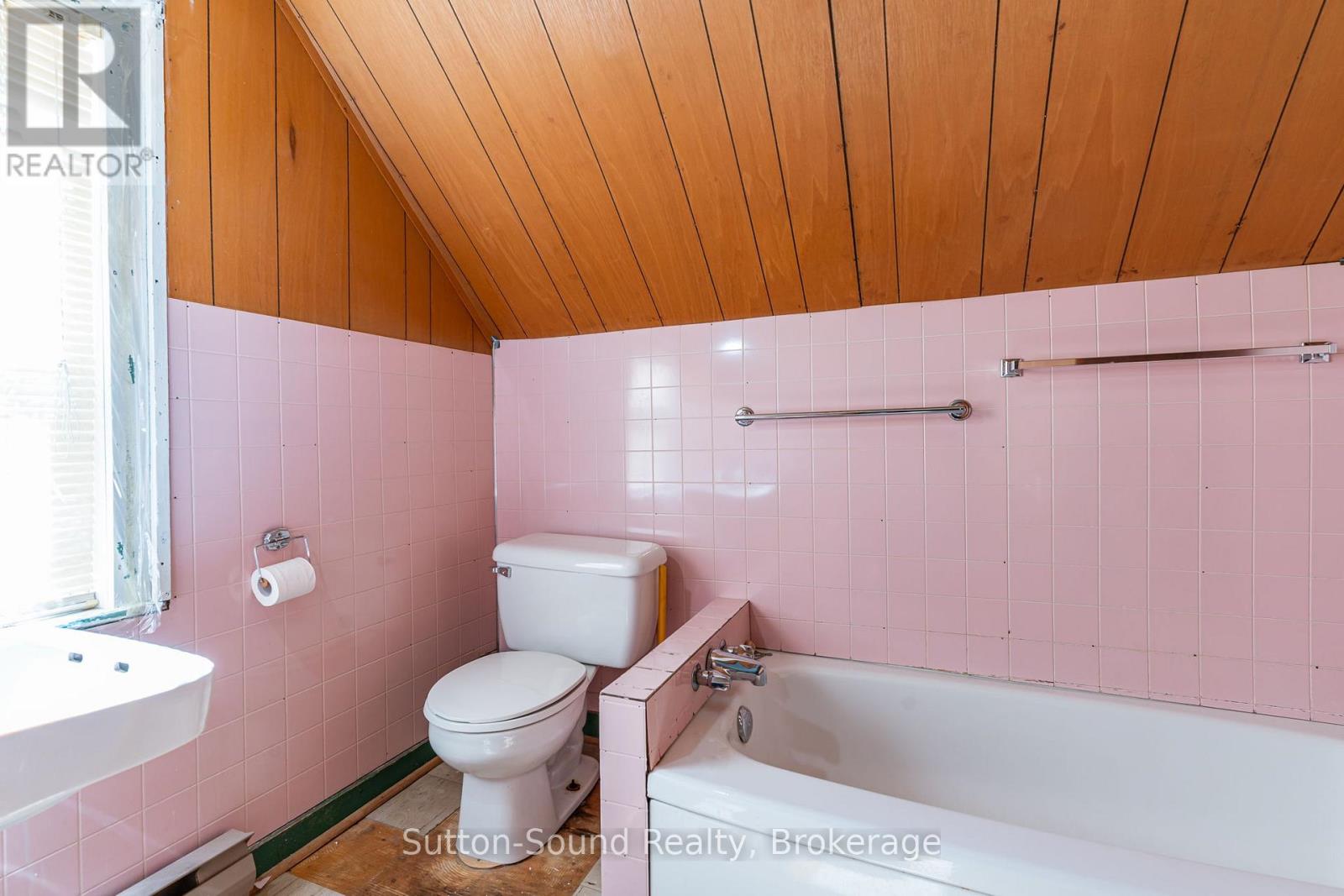 443 And 445 Taylor Street, South Bruce Peninsula, Ontario  N0H 2T0 - Photo 13 - X12034805