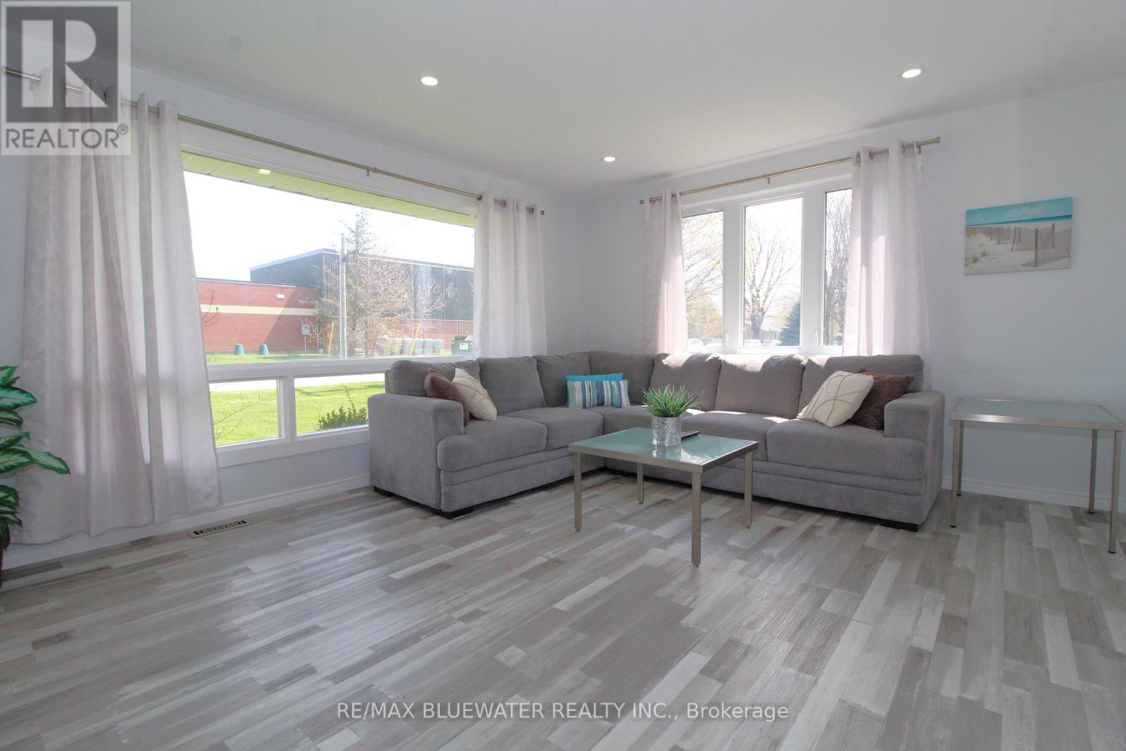 45 John Street N, Bluewater, Ontario  N0M 2T0 - Photo 9 - X12034938